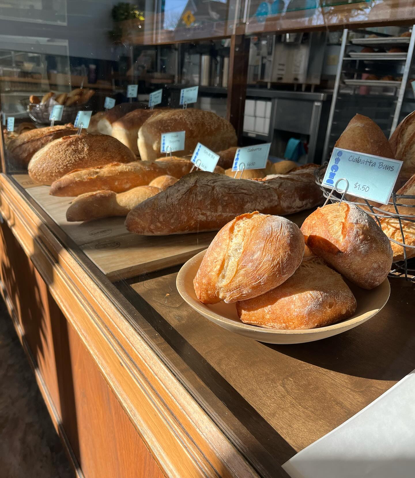 Do you have soup plans on this chilly day? Swing into Batch for a perfect bread to pair with it. 🥖