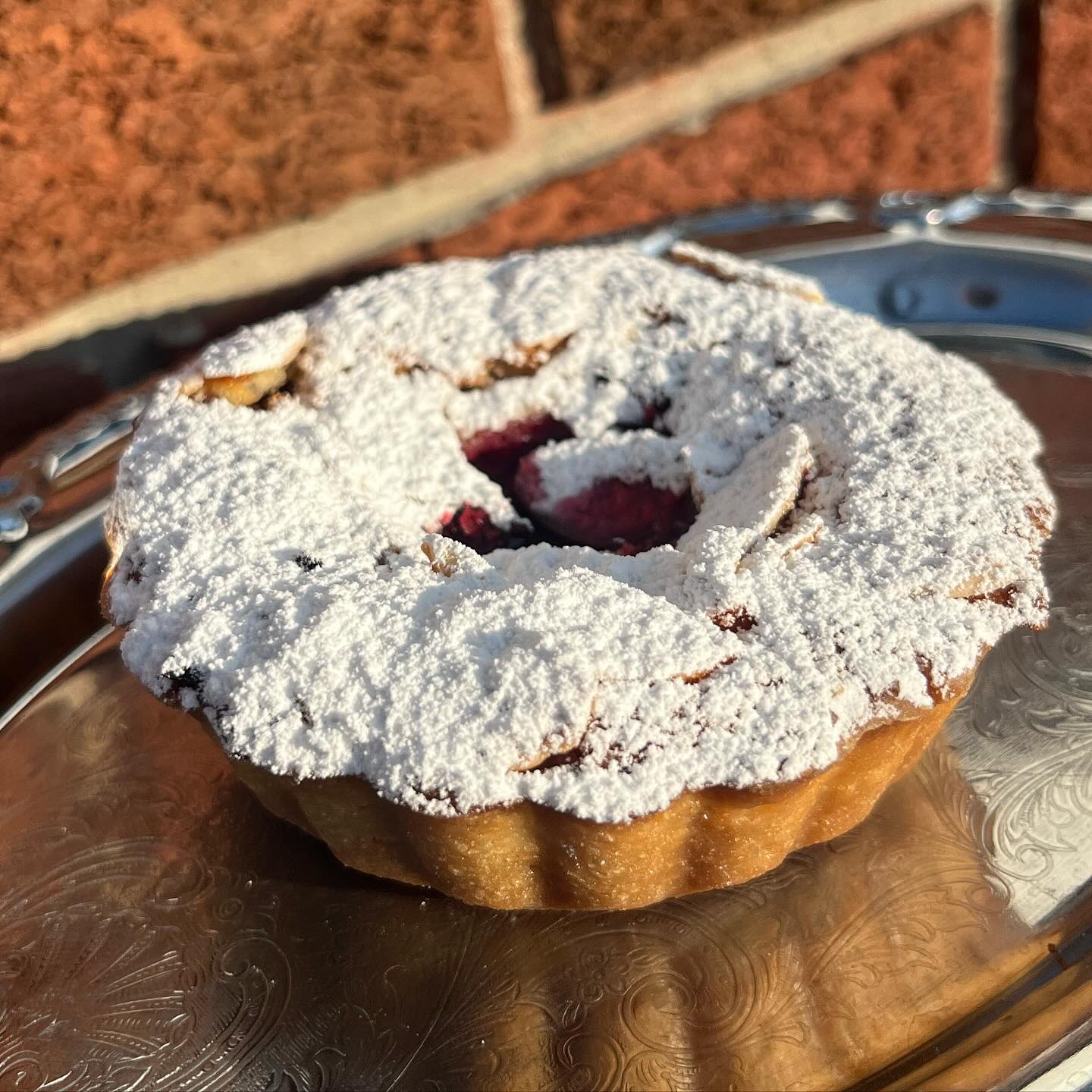 To do list: 
✅ Pick up a raspberry frangipane tart
✅ Celebrate that it’s Thursday 
✅ Enjoy the sunshine