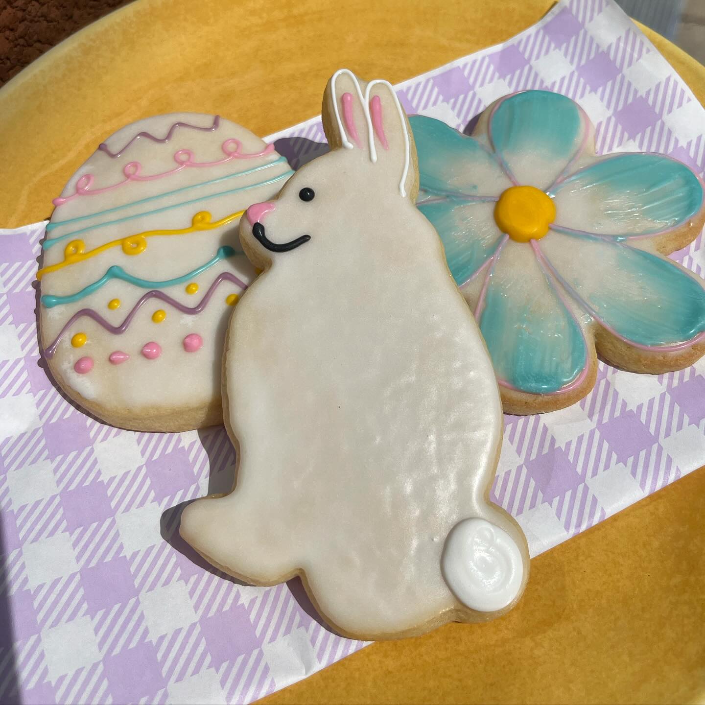 Remember that warmer days are just around the corner, and so is Easter! Pre order online today for pickup April 18th - 20th. 💐🐇